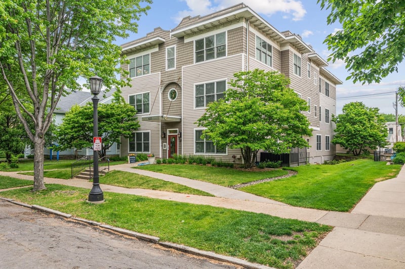 633 Dayton Ave #8, Saint Paul, MN 55104