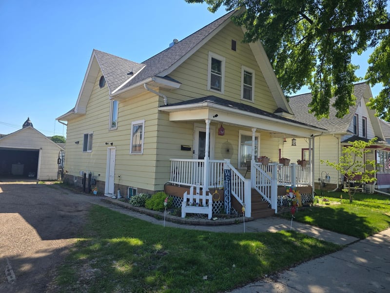 215 W 4th St, Fairmont, MN 56031