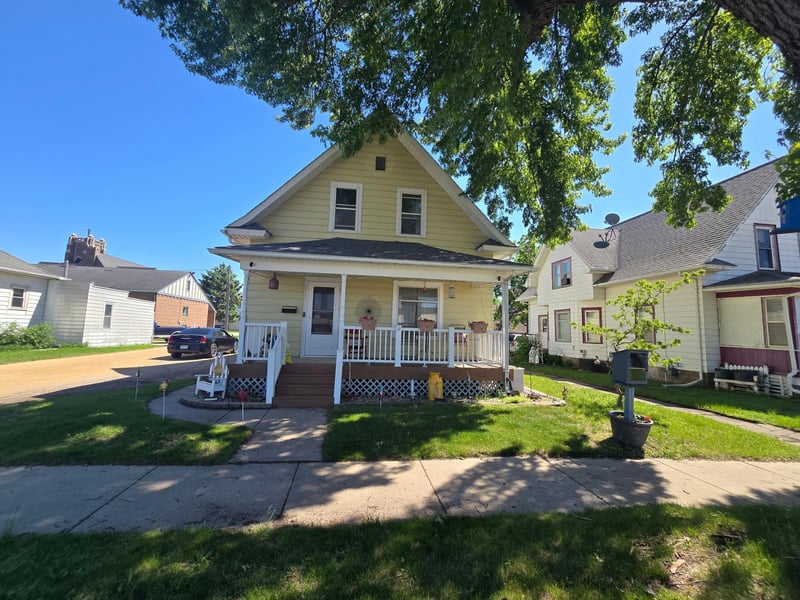215 W 4th St, Fairmont, MN 56031