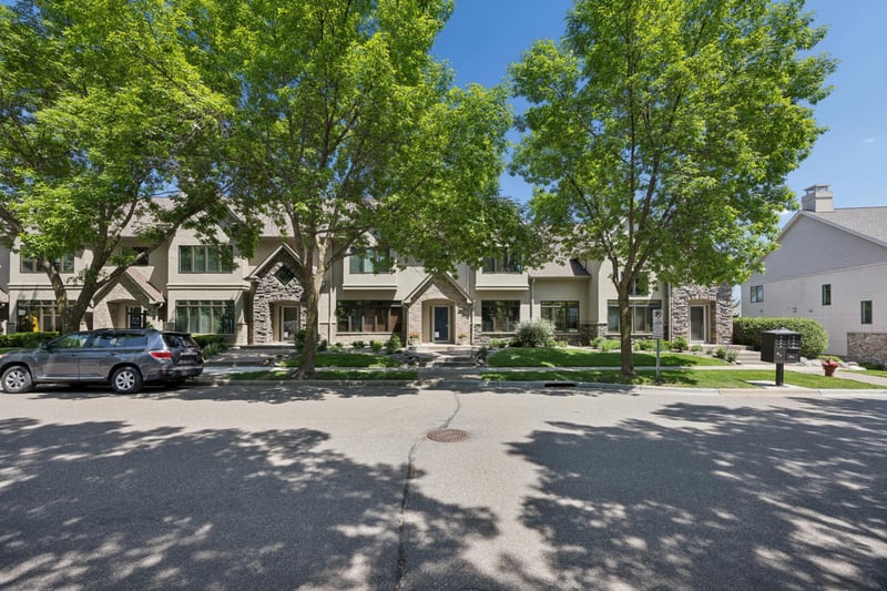 365 Willoughby Way W, Minnetonka, MN 55305