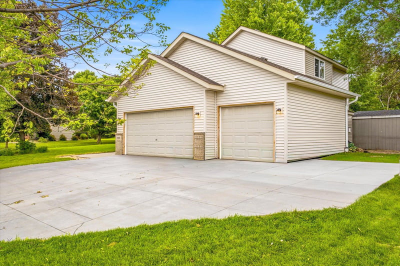 5494 Lambert Ave NE, Albertville, MN 55301