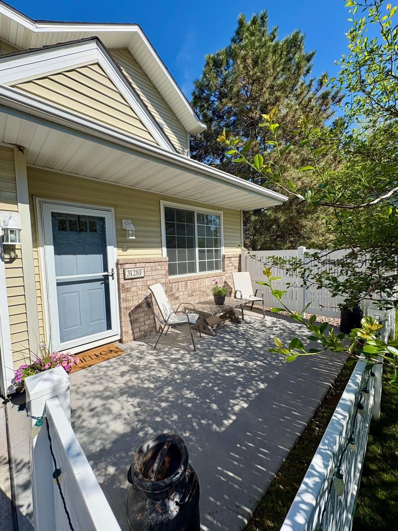 3128 Juniper Ln #F, Woodbury, MN 55125