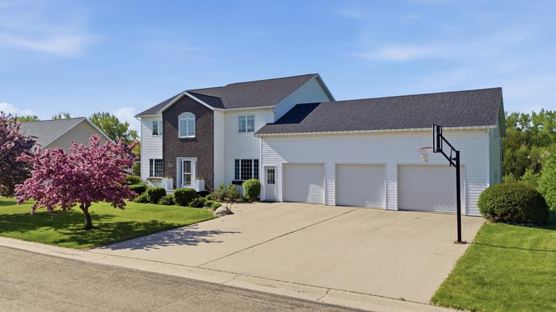2309 Hillcrest Ln, Hawley, MN 56549