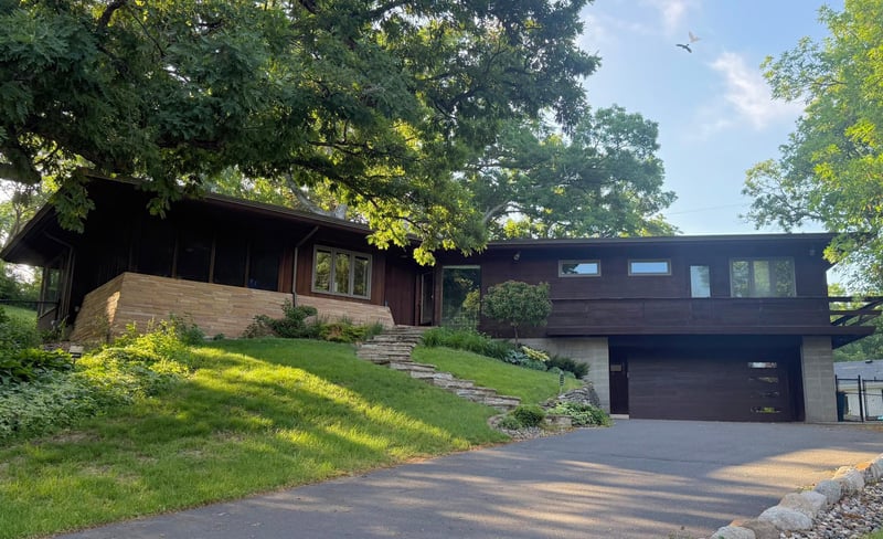 516 Turnpike Rd, Golden Valley, MN 55416