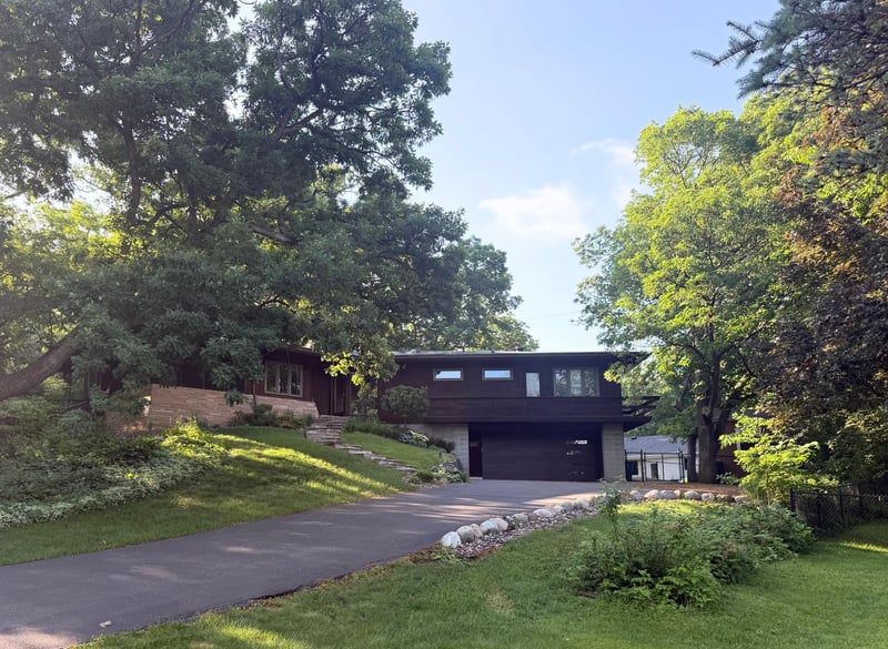 516 Turnpike Rd, Golden Valley, MN 55416