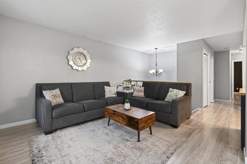 841 Evergreen Cir, Burnsville, MN 55337