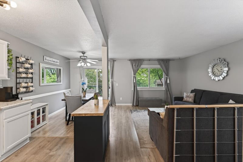 841 Evergreen Cir, Burnsville, MN 55337