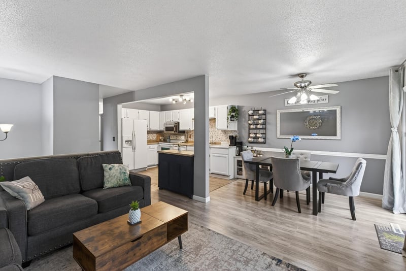 841 Evergreen Cir, Burnsville, MN 55337