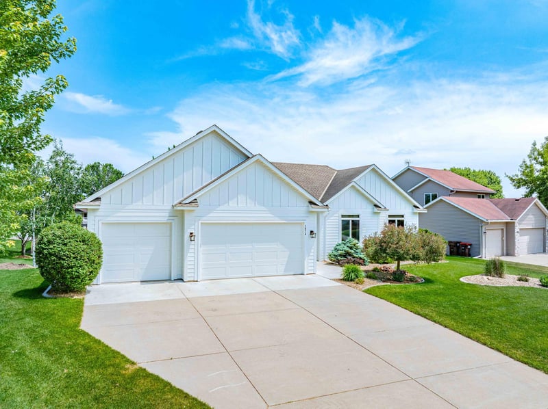 1874 Tierney Dr, Hastings, MN 55033