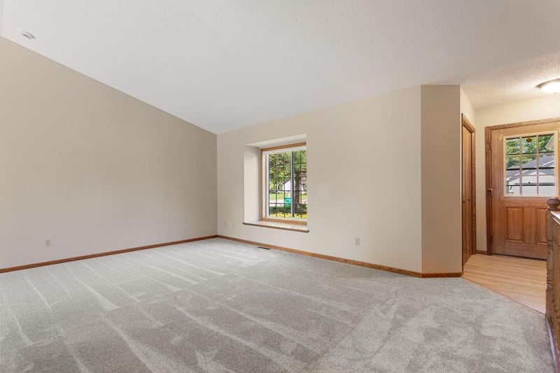 6247 Albert Ln, North Branch, MN 55056
