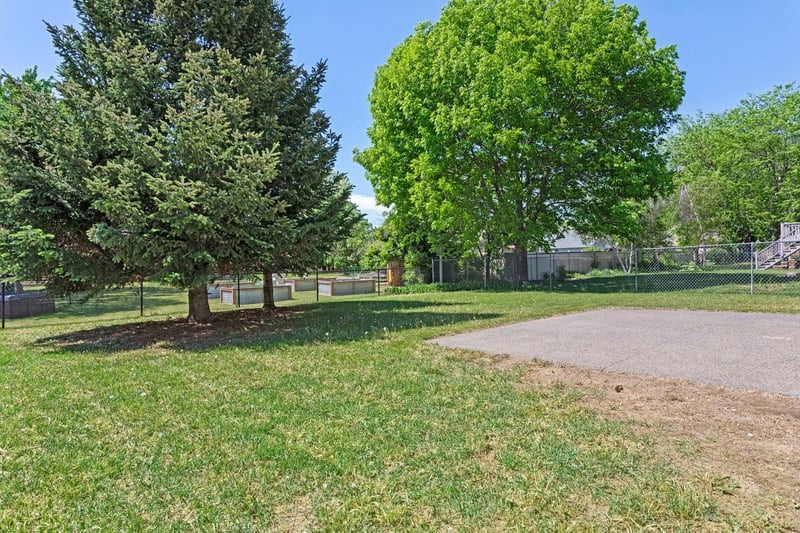 6247 Albert Ln, North Branch, MN 55056