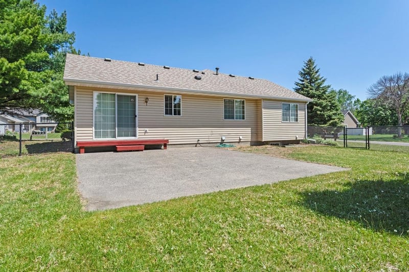 6247 Albert Ln, North Branch, MN 55056