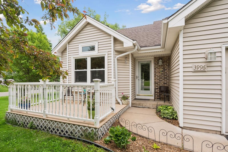 3996 Woodview Dr, Vadnais Heights, MN 55127