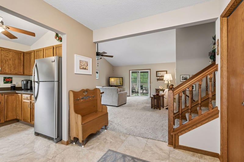 3996 Woodview Dr, Vadnais Heights, MN 55127