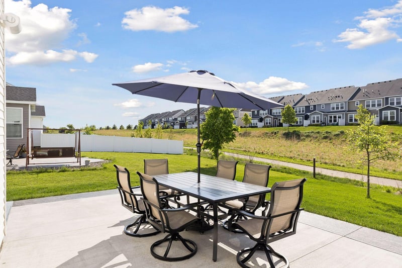 1038 Siesta Dr, Woodbury, MN 55129
