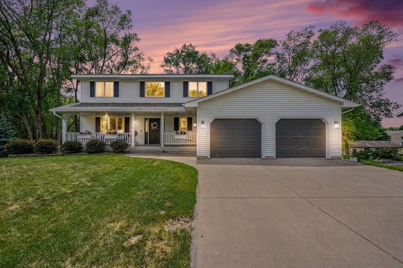 685 Flora Sq, Prescott, WI 54021