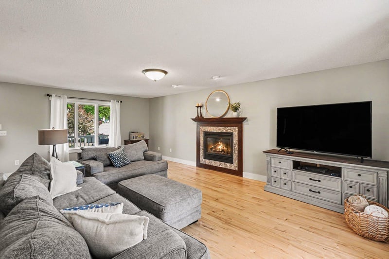 685 Flora Sq, Prescott, WI 54021