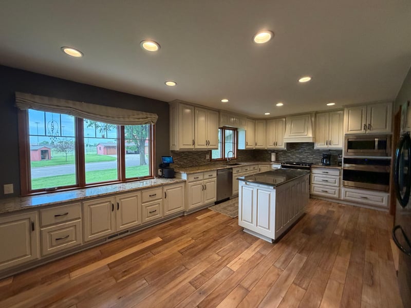 306 S Fairview Dr, Luverne, MN 56156
