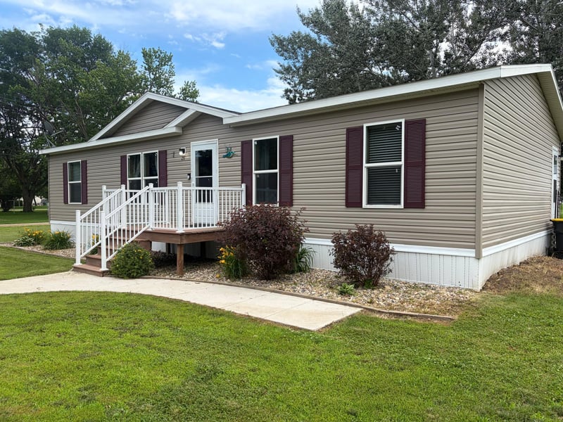 751 Dewey St, Walnut Grove, MN 56180