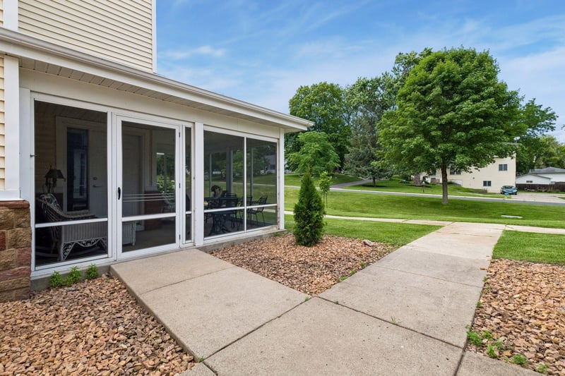 5750 Village Trl, Mound, MN 55364
