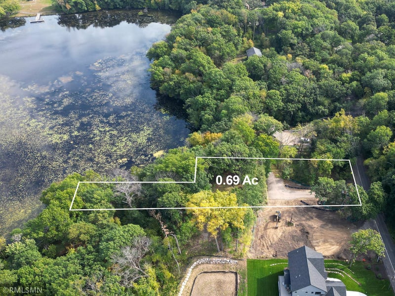 223 Old Wildwood Rd, Mahtomedi, MN 55115