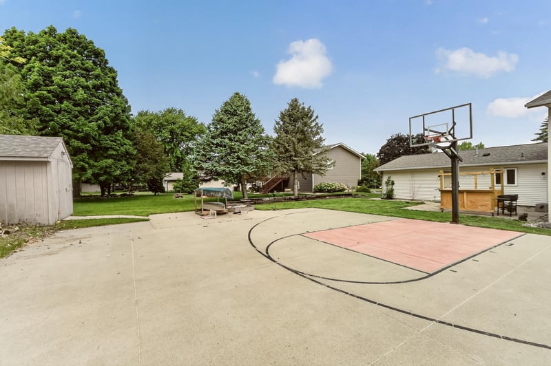 1004 6th St NW, Dodge Center, MN 55927