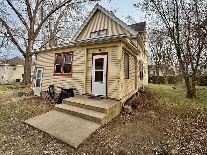 227 1st Ave SE, Glenwood, MN 56334
