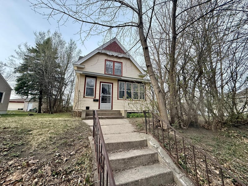 227 1st Ave SE, Glenwood, MN 56334