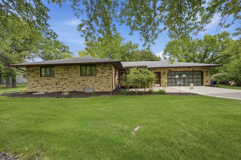3514 Riverview Cir, Moorhead, MN 56560