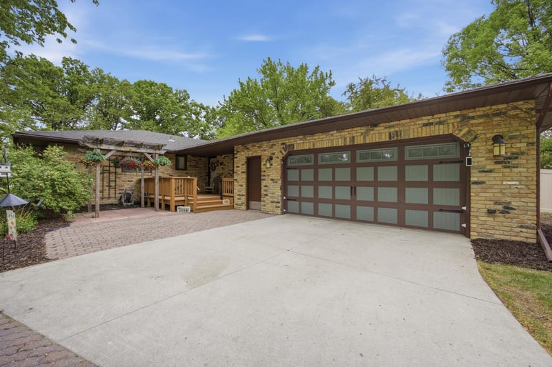 3514 Riverview Cir, Moorhead, MN 56560