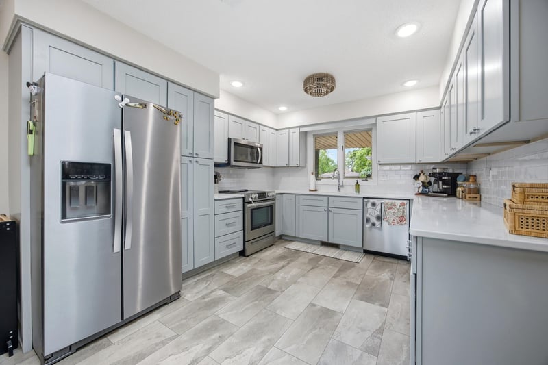 3514 Riverview Cir, Moorhead, MN 56560
