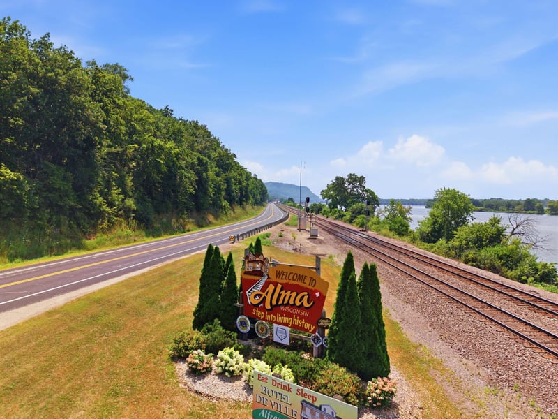 S1544 Shawnee Dr, Alma, WI 54610
