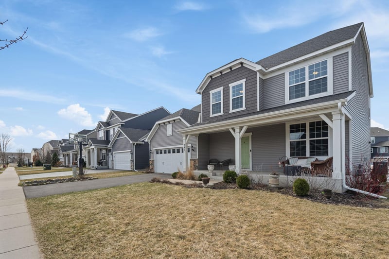561 14th St NW, New Brighton, MN 55112