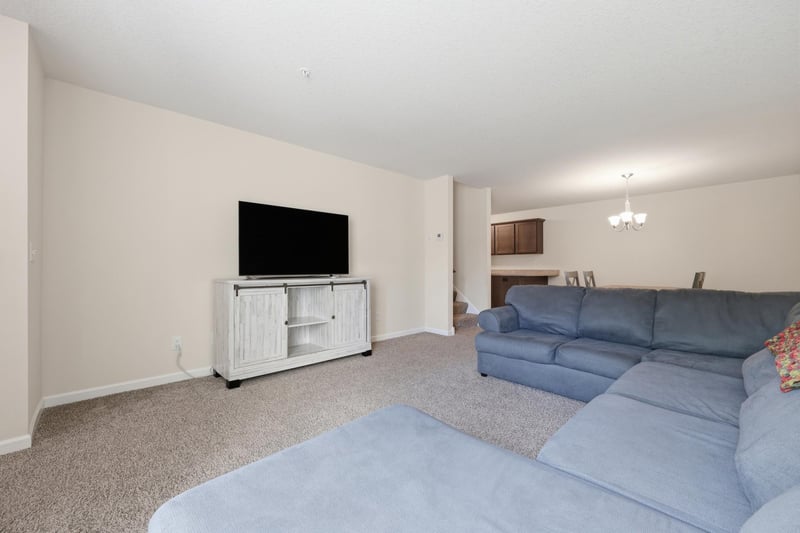305 Chatum Ln, Jordan, MN 55352
