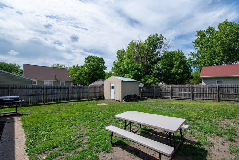 908 3rd St SW, Waseca, MN 56093