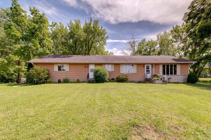 10760 100th St W, Montgomery, MN 56069