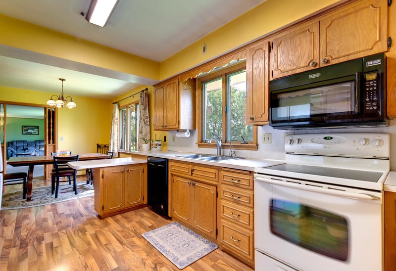 10760 100th St W, Montgomery, MN 56069