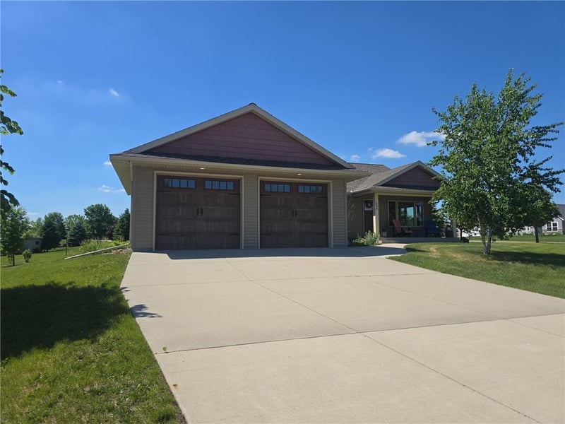 698 Westland Ln, New London, MN 56273