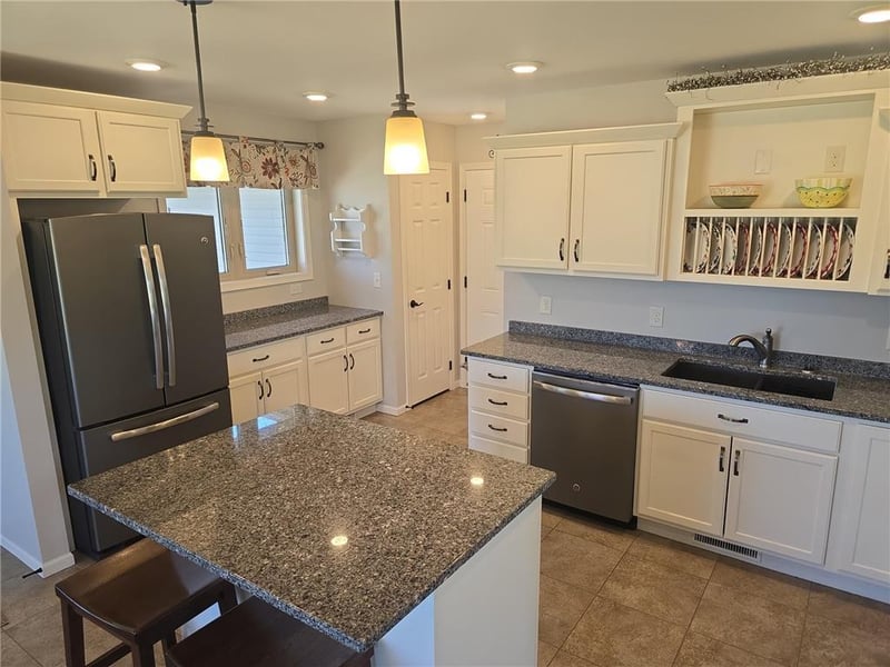 698 Westland Ln, New London, MN 56273