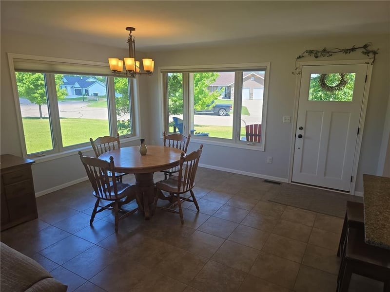 698 Westland Ln, New London, MN 56273