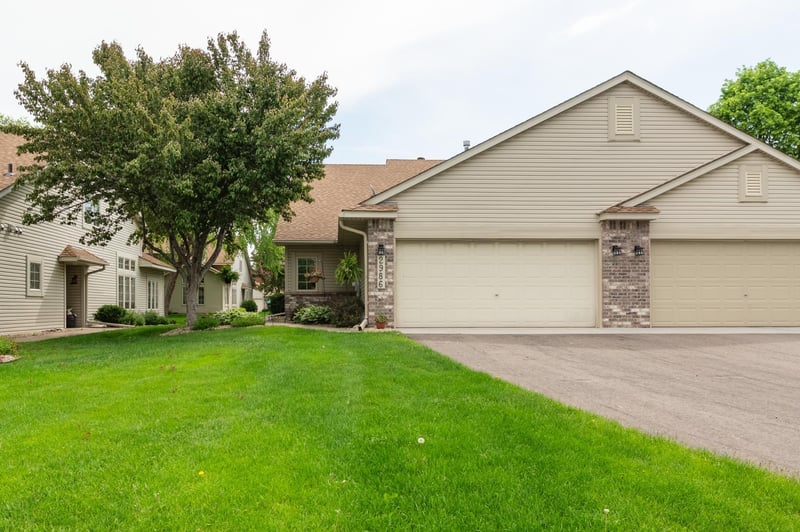 2986 Frattalone Ln, Little Canada, MN 55117
