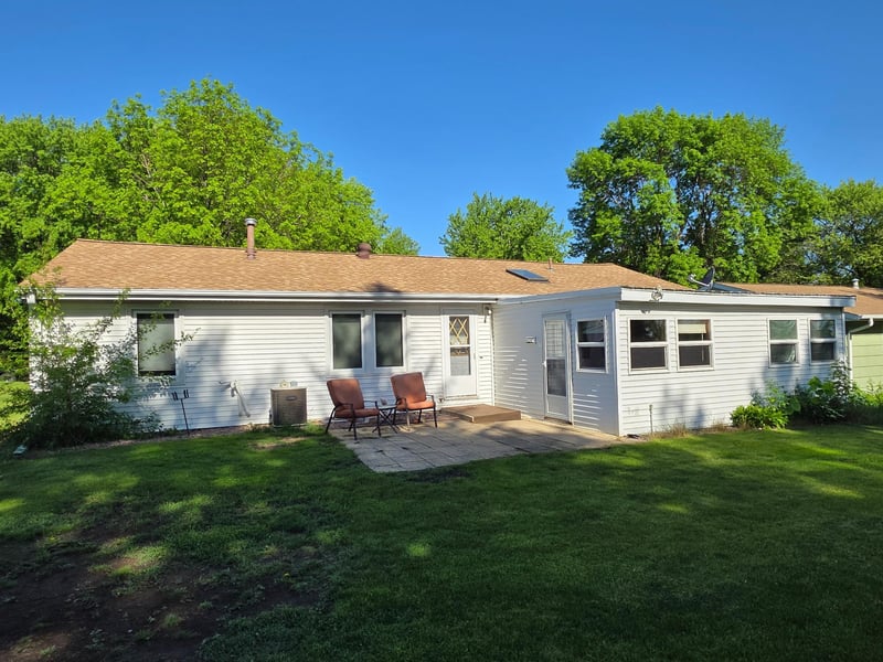 891 Winnie Ave, Windom, MN 56101