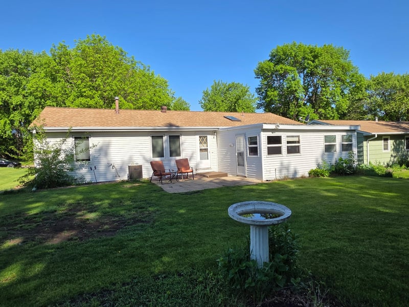 891 Winnie Ave, Windom, MN 56101