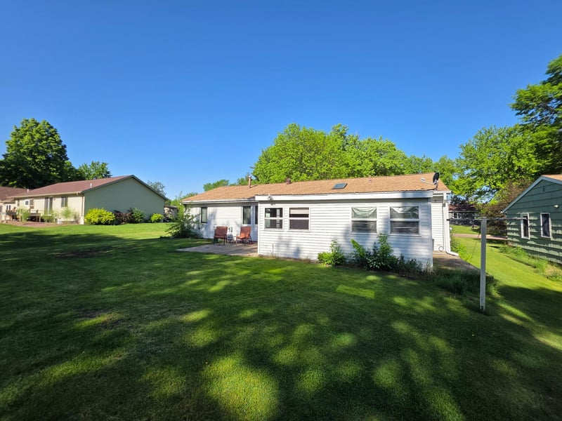 891 Winnie Ave, Windom, MN 56101