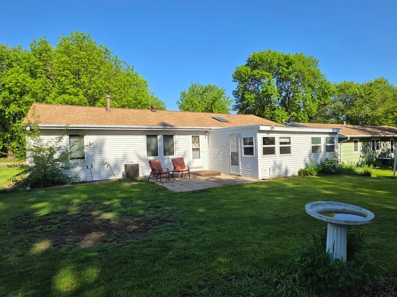891 Winnie Ave, Windom, MN 56101