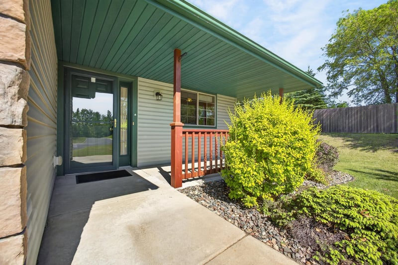 30396 Fox Run Rd, Stacy, MN 55079