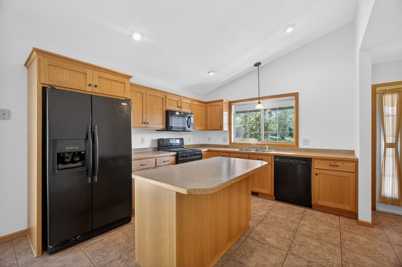 30396 Fox Run Rd, Stacy, MN 55079