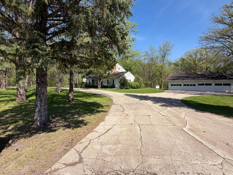 814 11th Ave SE, Roseau, MN 56751