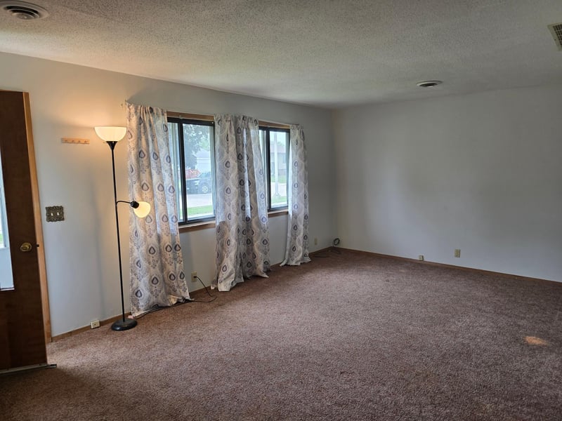 203 Thomas Ave, Worthington, MN 56187