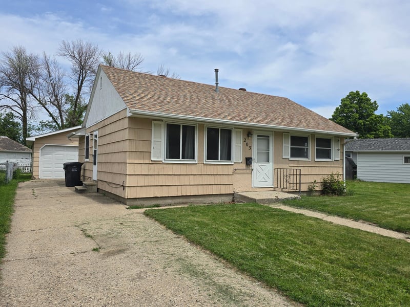 203 Thomas Ave, Worthington, MN 56187